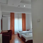 Ani & Center アパート